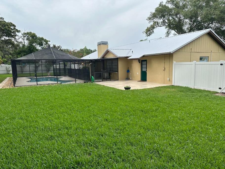 Lake Valrico'S Camelot Court With Heated Pool & Access To Private Lake Eksteriør billede