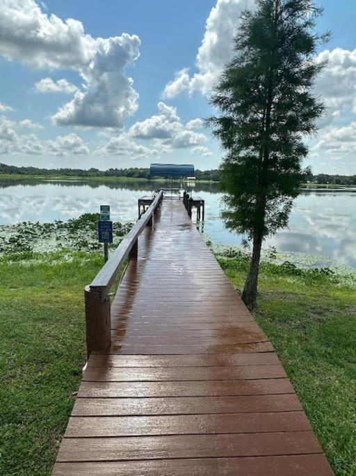 Lake Valrico'S Camelot Court With Heated Pool & Access To Private Lake Eksteriør billede